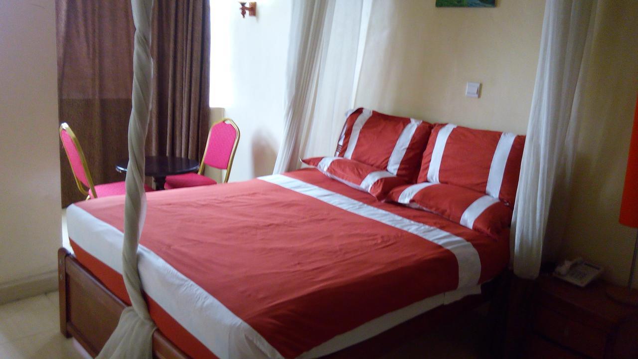 Royal Palm Hotel And Suites Nakuru Exterior foto