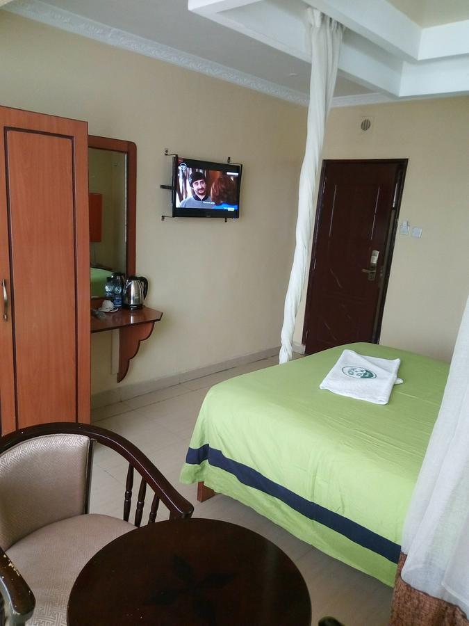 Royal Palm Hotel And Suites Nakuru Exterior foto